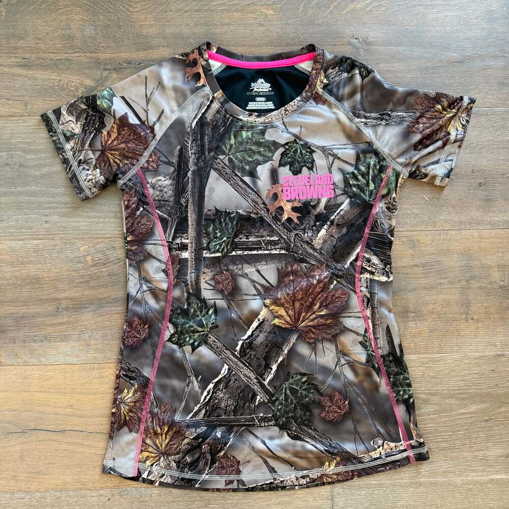 Majestic Women's The Woods Cleveland Browns Camo & Pink Tee ~ Medium